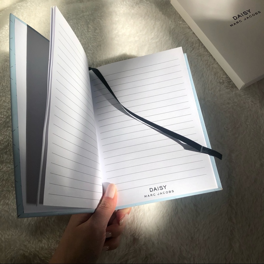 Marc Jacobs Notebook - Picture 2 of 8